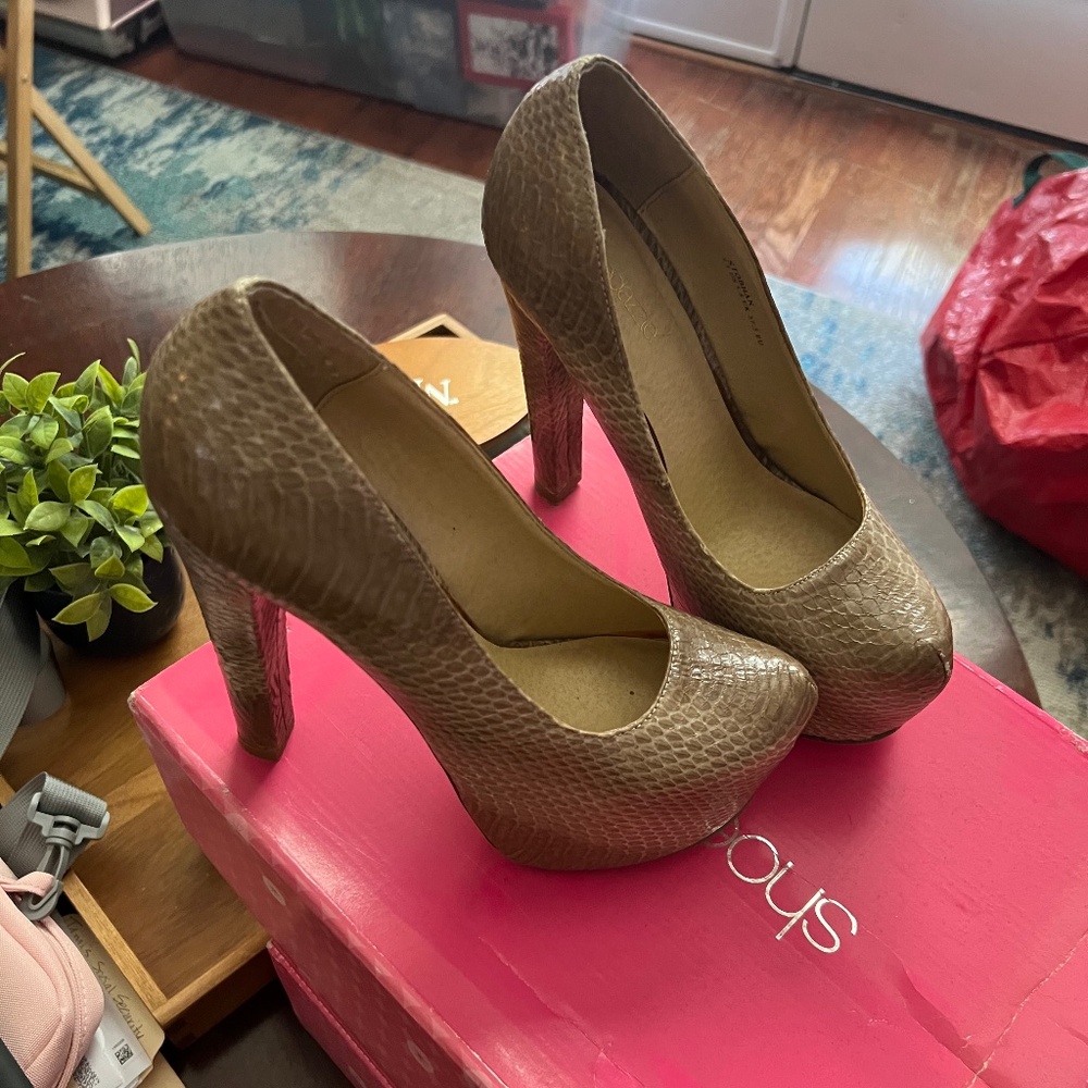Heels  size 7 1/2